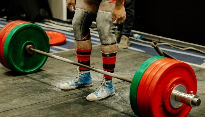 Wearing Knee Sleeves in Weight Lifting Competition